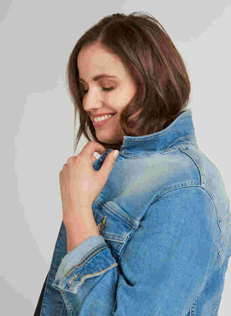 Light denim jacket with chest pockets, Light blue denim, Model image number 3