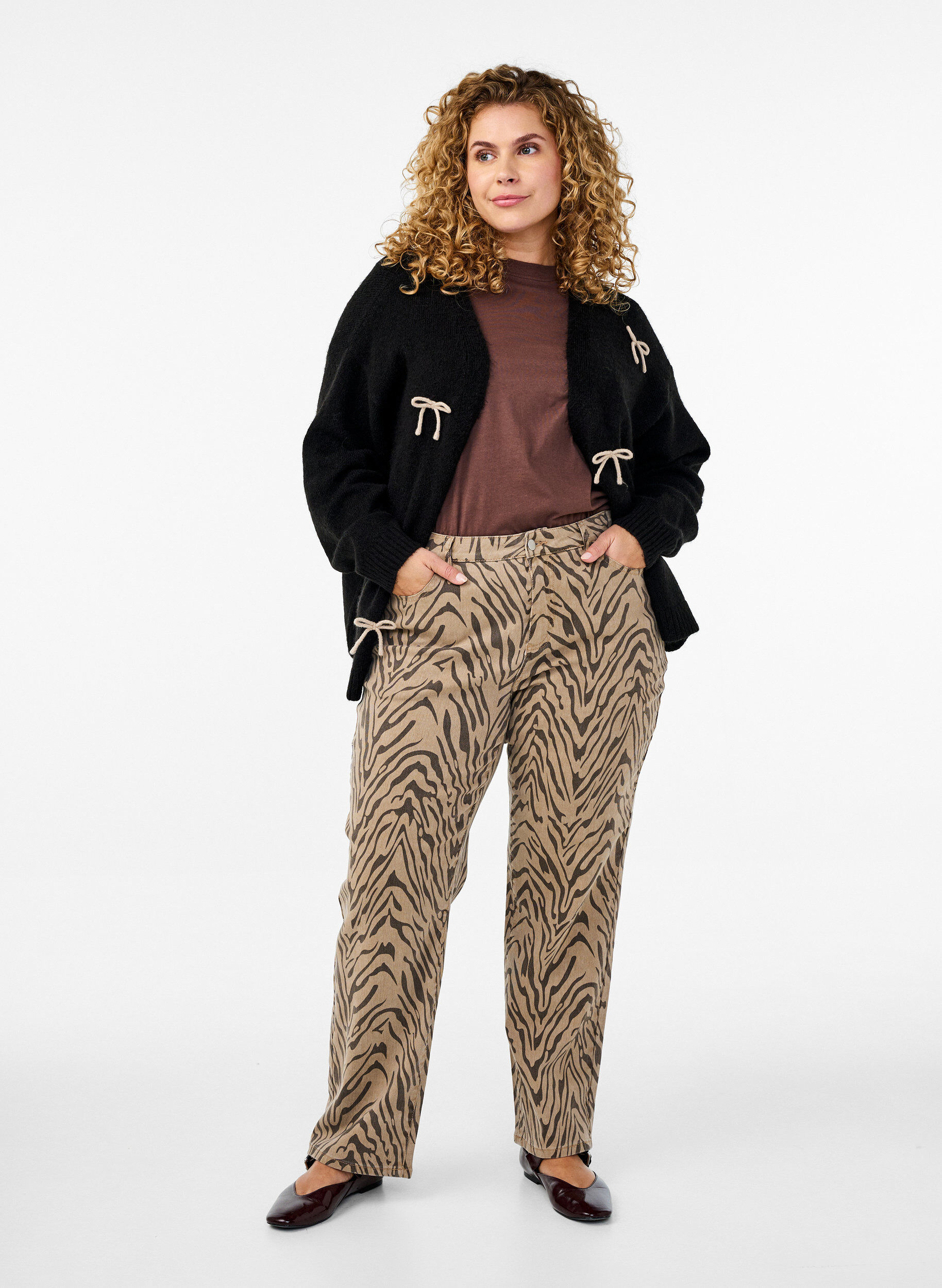 Zizzifashion Short knitted cardigan with bows, Black Comb, Model image number 2