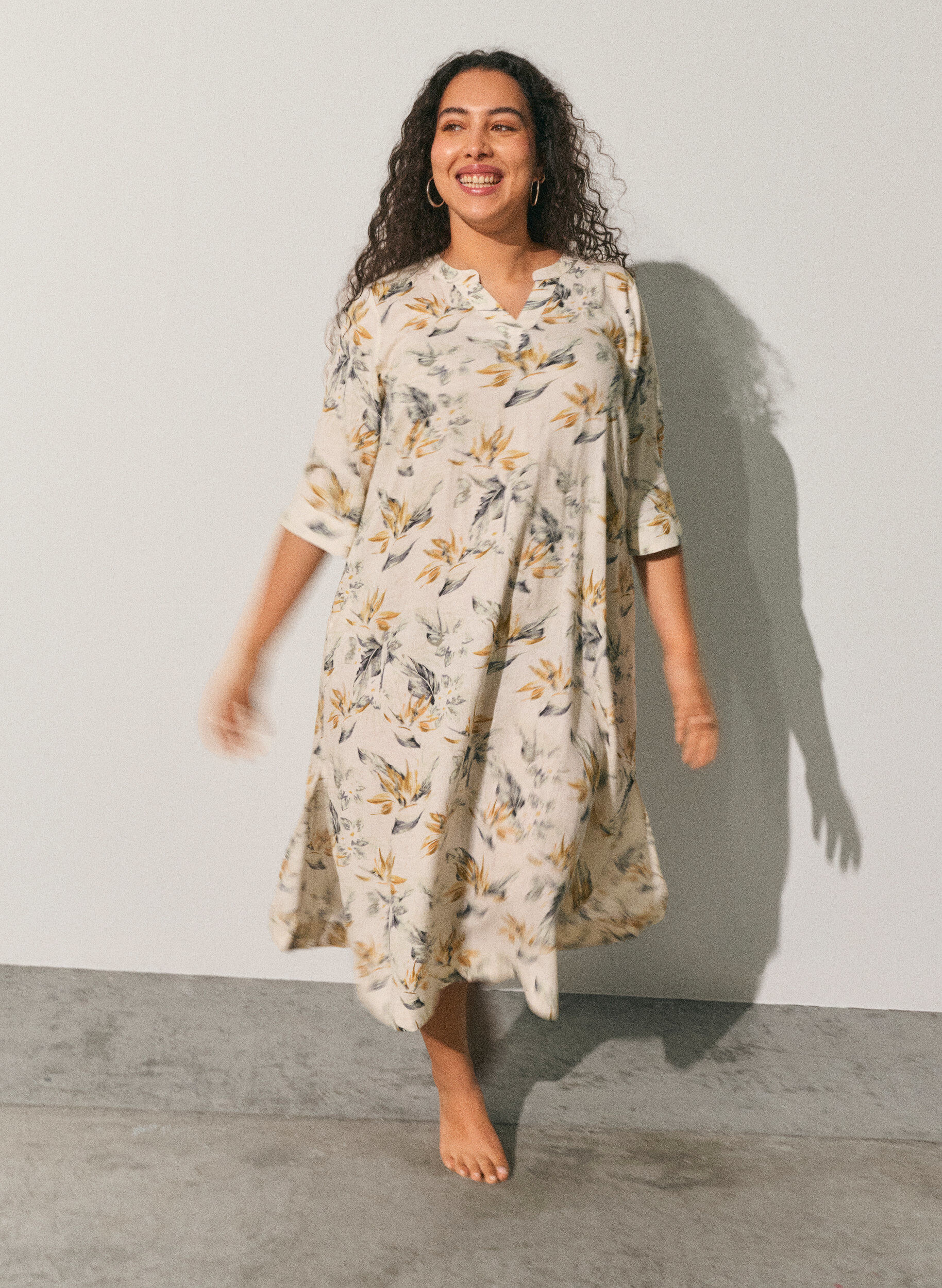 Midi dress in linen and viscose with 1/2 sleeves