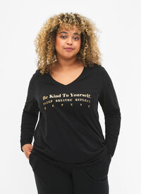 Cotton nightshirt with text print, Black W. Be, Model