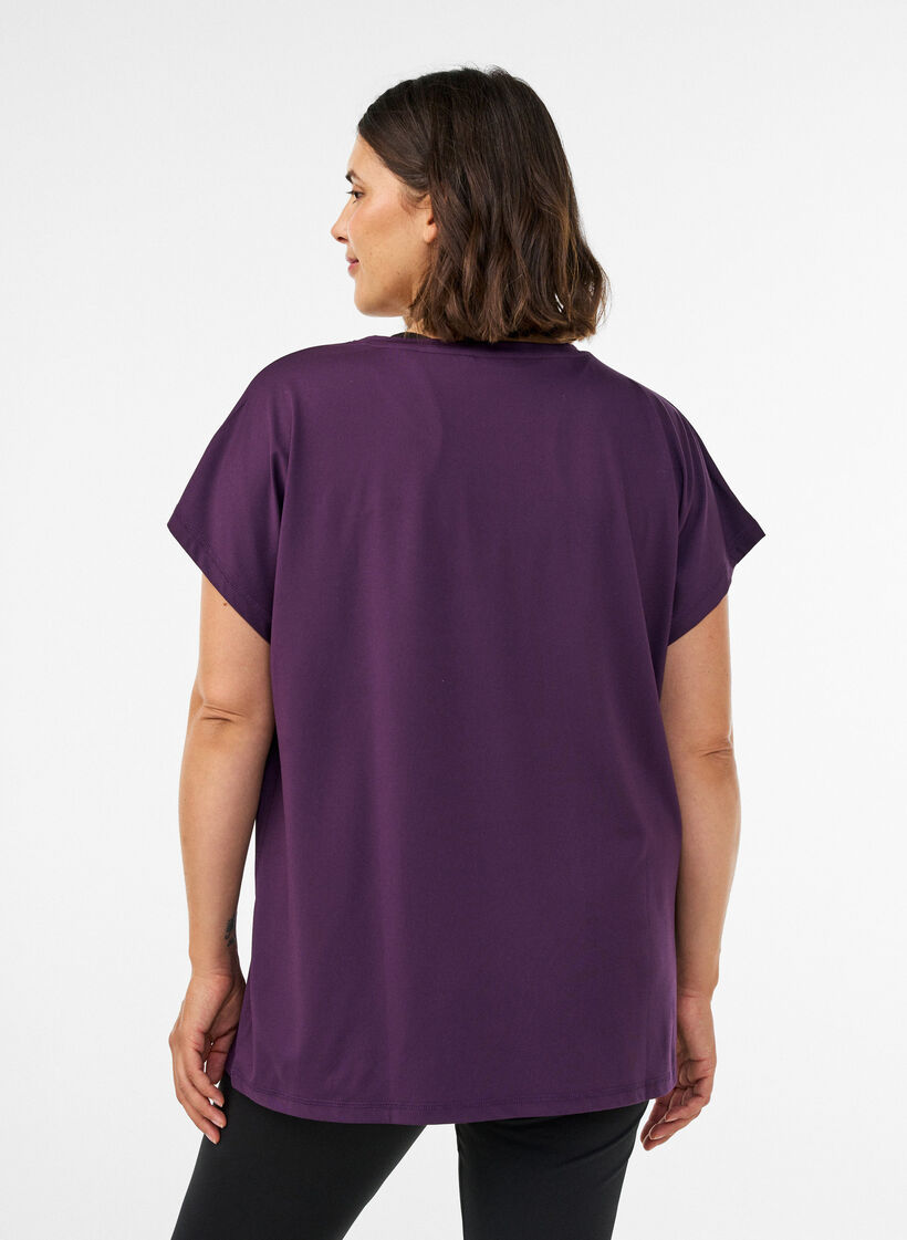 Solid-coloured training T-shirt, Purple, Model image number 2