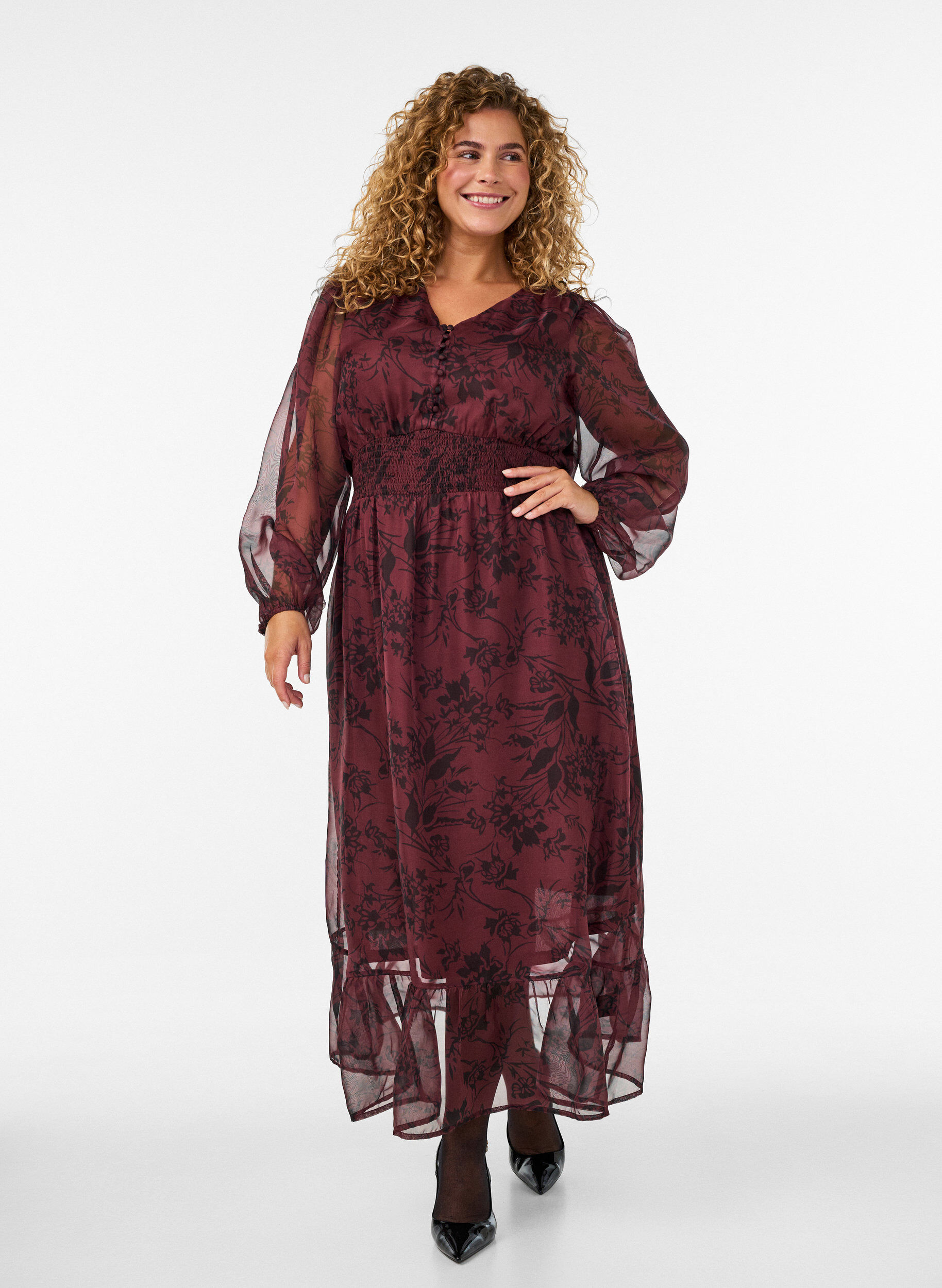 Maxi dress with floral print and smocking, Dark Bordeaux, Model