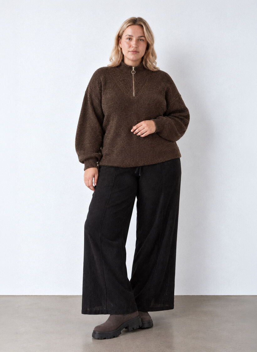 Relaxed elegance in earth tones, , Model
