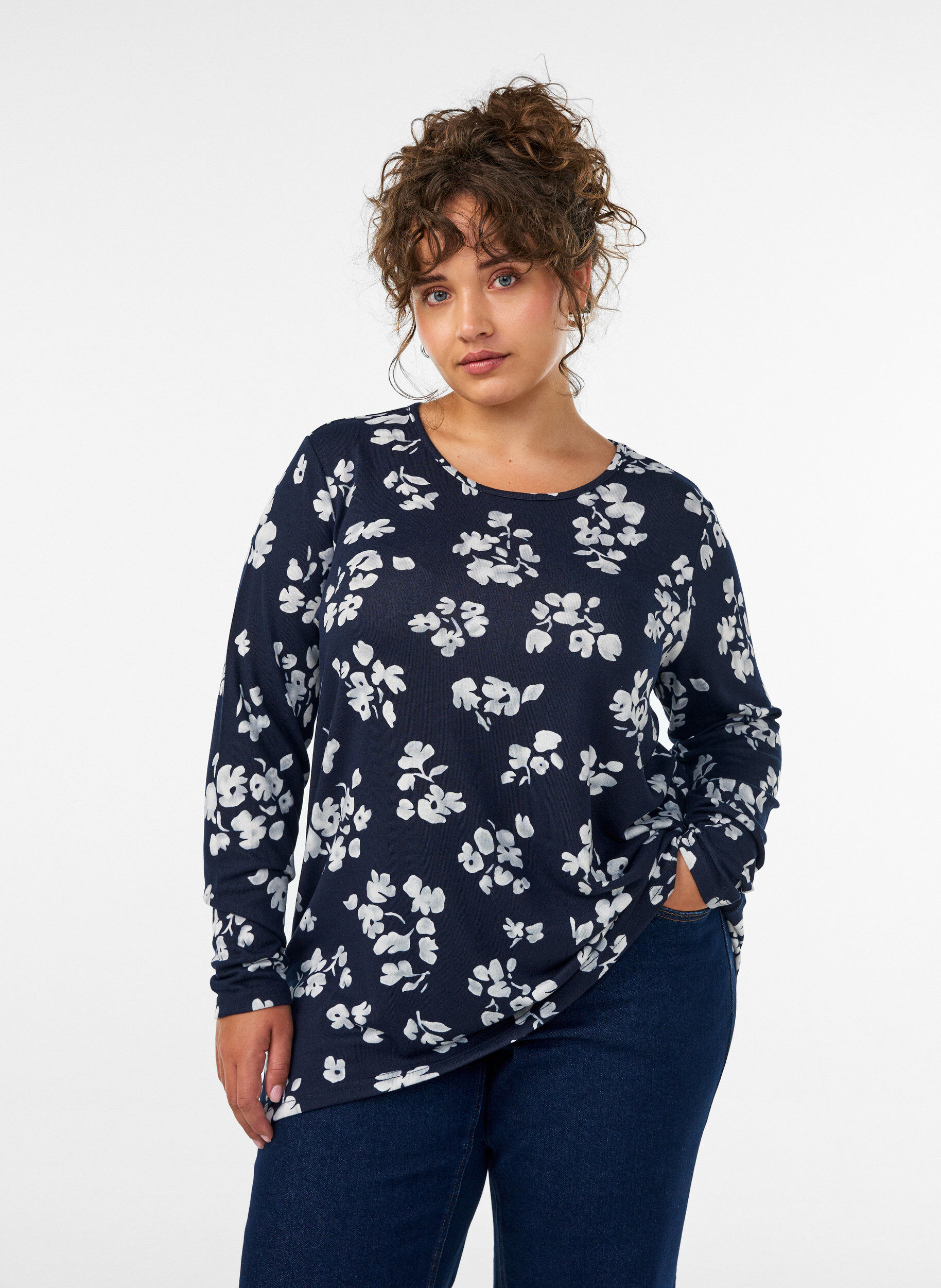 Floral blouse with long sleeves, Blue, Model
