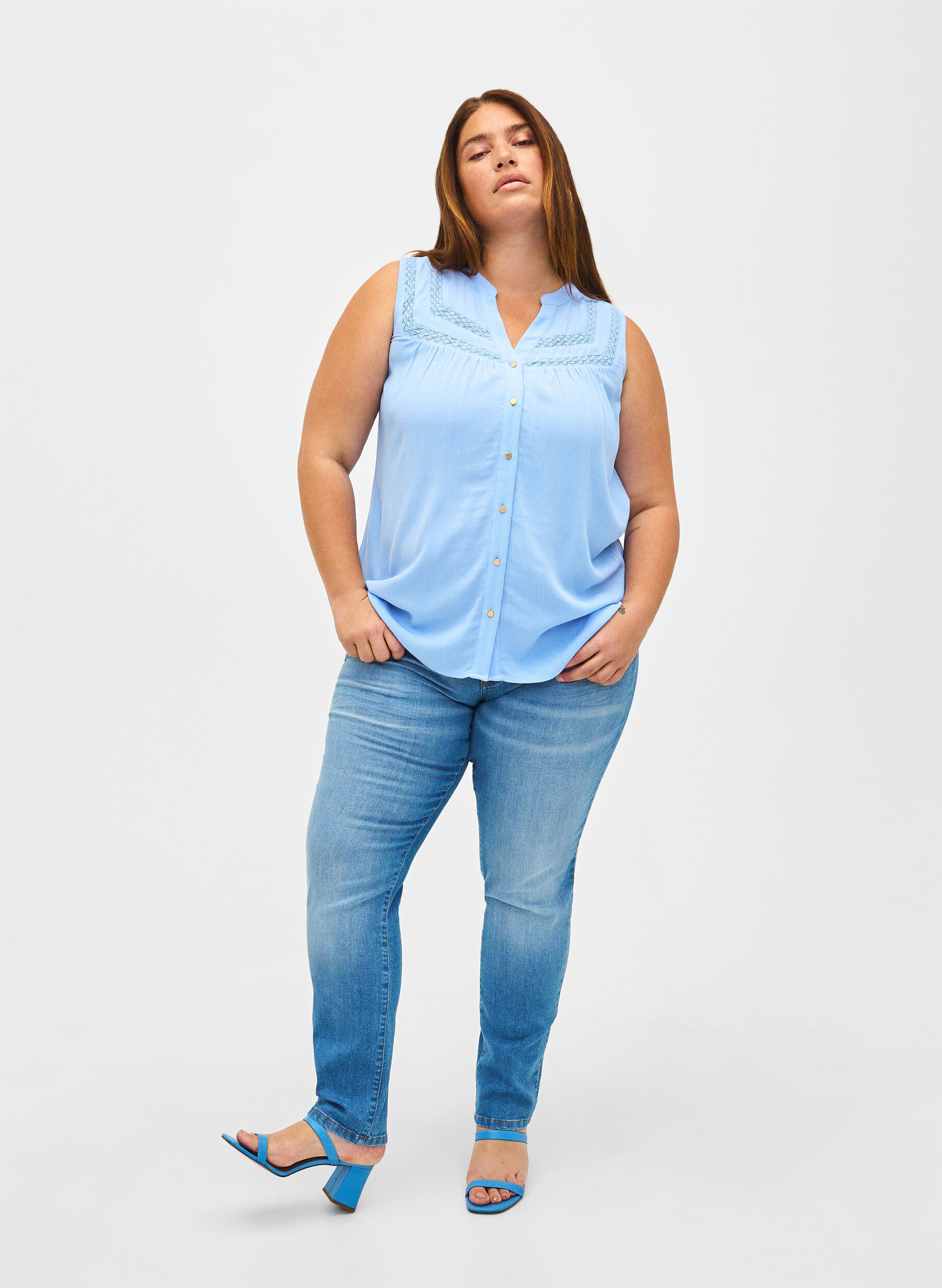 Zizzifashion Sleeveless viscose blouse with crochet detail, Serenity, Model image number 2