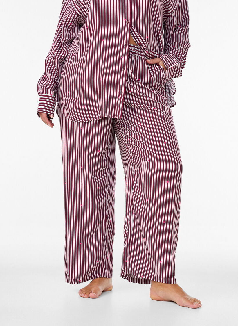 Nightshirt with stripes and hearts, Dark Bordeaux, Model image number 3