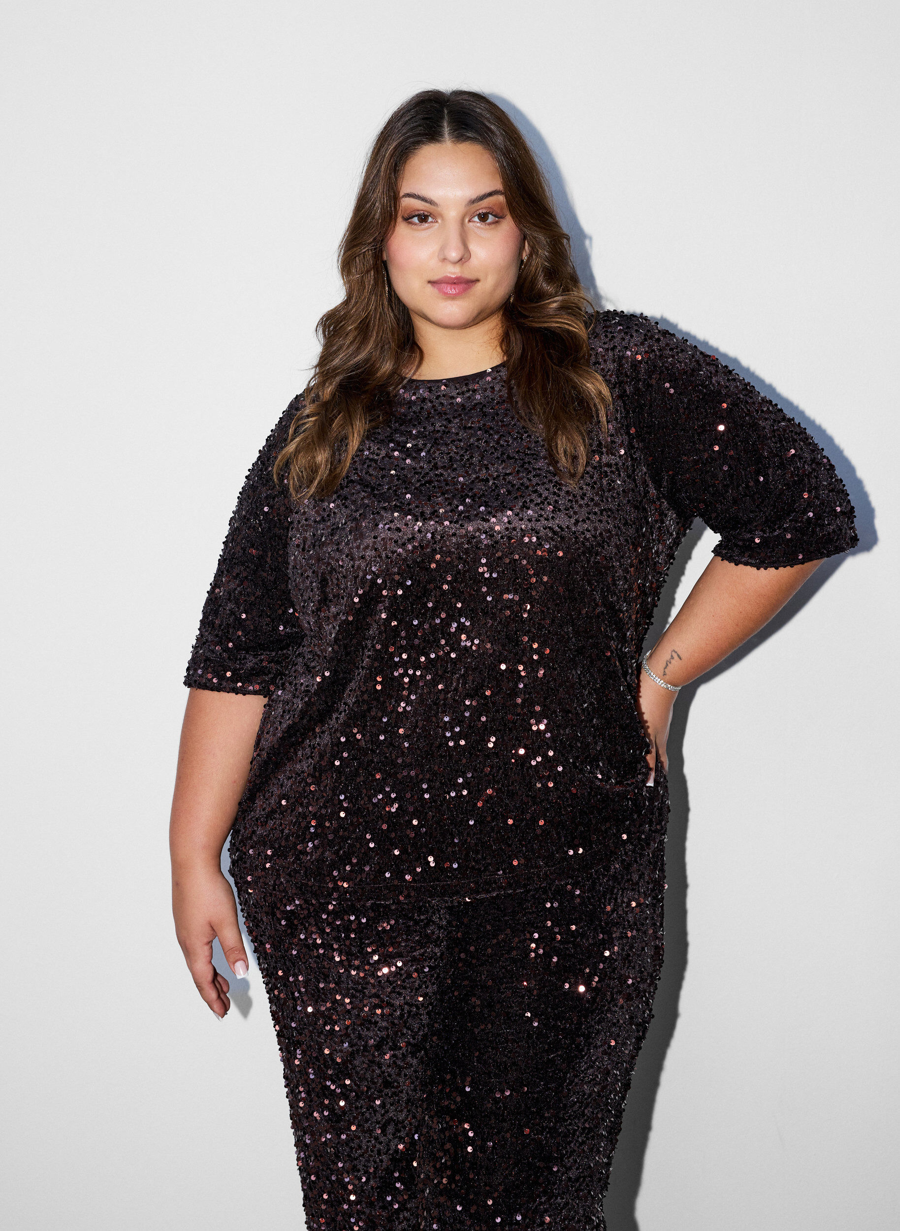 Sequin blouse with elbow-length sleeves, Brown, Model