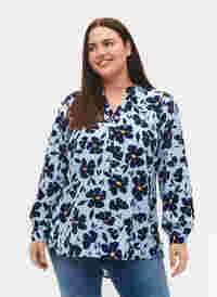 Long-sleeved blouse with v-neck, Flower AOP, Model