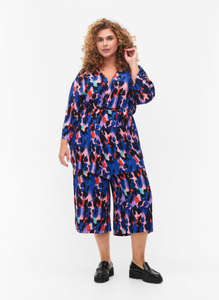 Kimono in viscose with print, Colorful Animal, Model image number 2