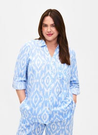 Patterned shirt with linen, Serenity AOP, Model