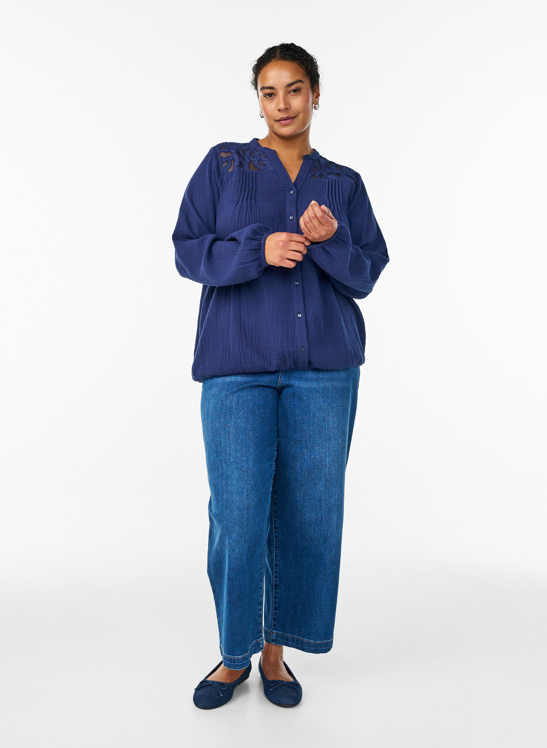 Zizzifashion Cotton muslin blouse with embroidered details, Blue, Model image number 1