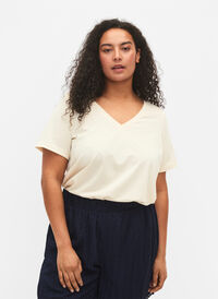 Short sleeve t-shirt with v-neckline, Birch, Model