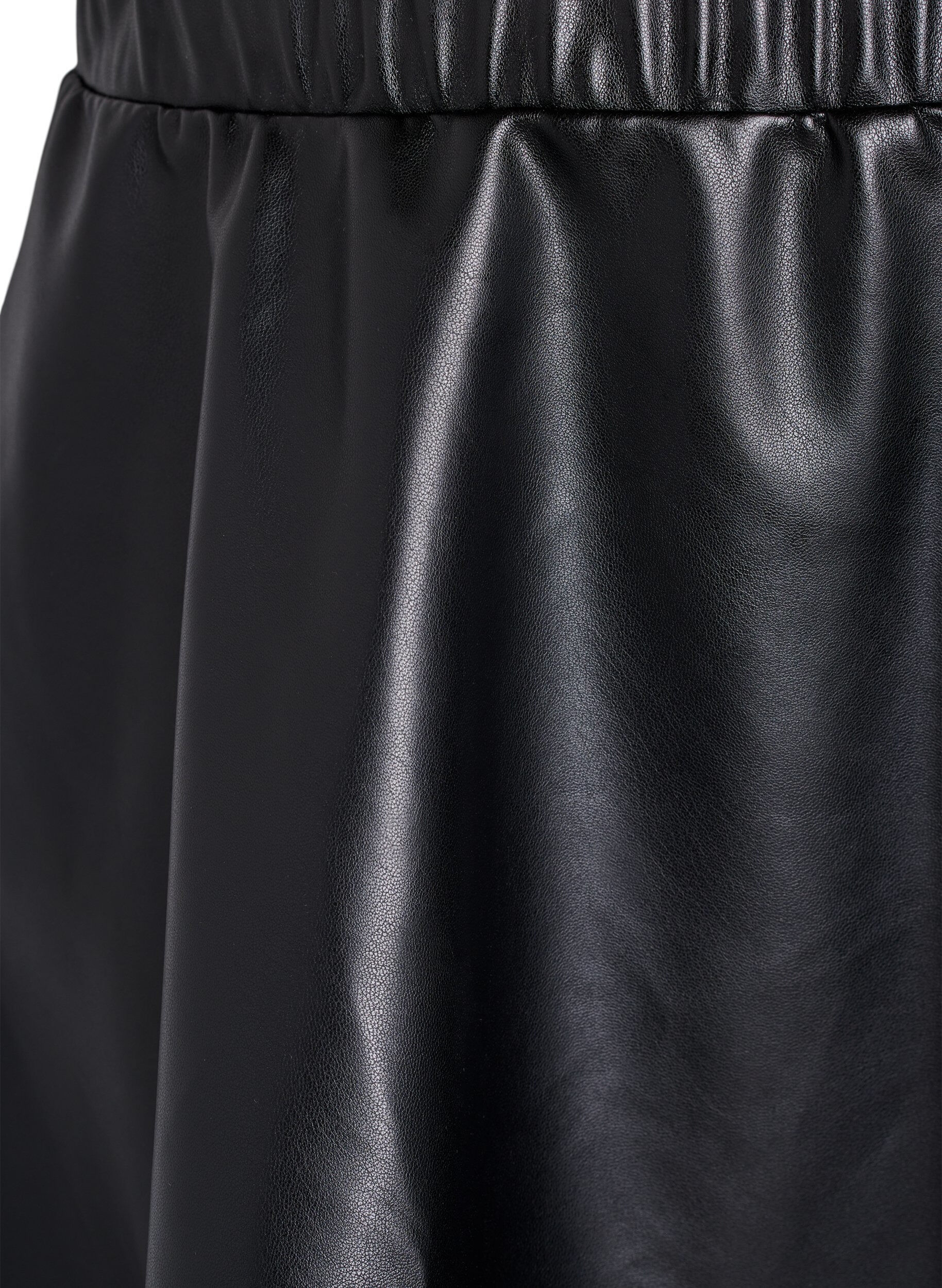 Zizzifashion Short skater skirt in faux leather, Black, Packshot image number 2