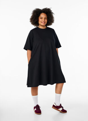 Knee-length jersey dress with pockets and A-line shape - Black - Sz. 40-64 - Zizzifashion Knee-length jersey dress with pockets and A-line shape - Black - Sz. 40-64 - Zizzifashion
