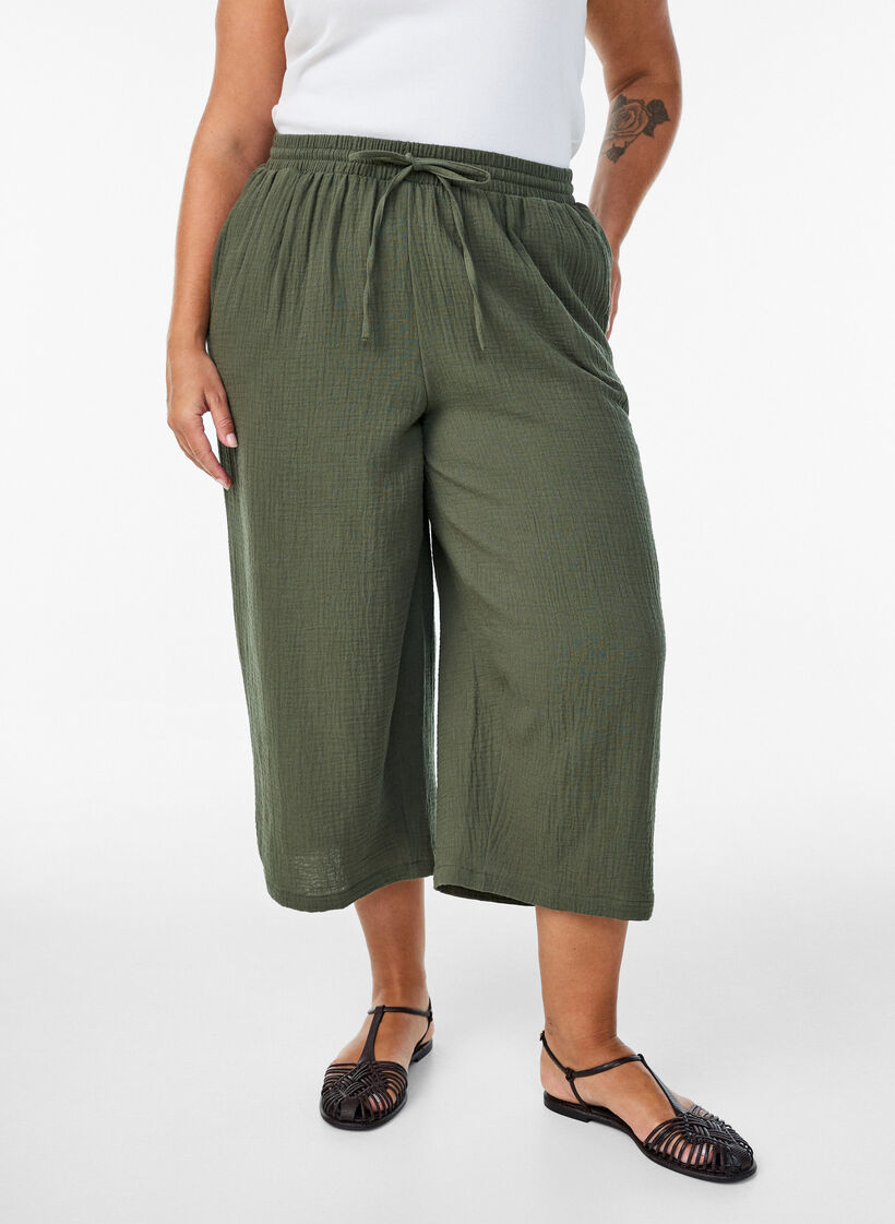 Culotte trousers in cotton muslin with high waist, Green, Model image number 2