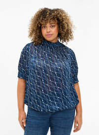 Short-sleeved smock blouse with print, Dress Bl. Swirl AOP, Model