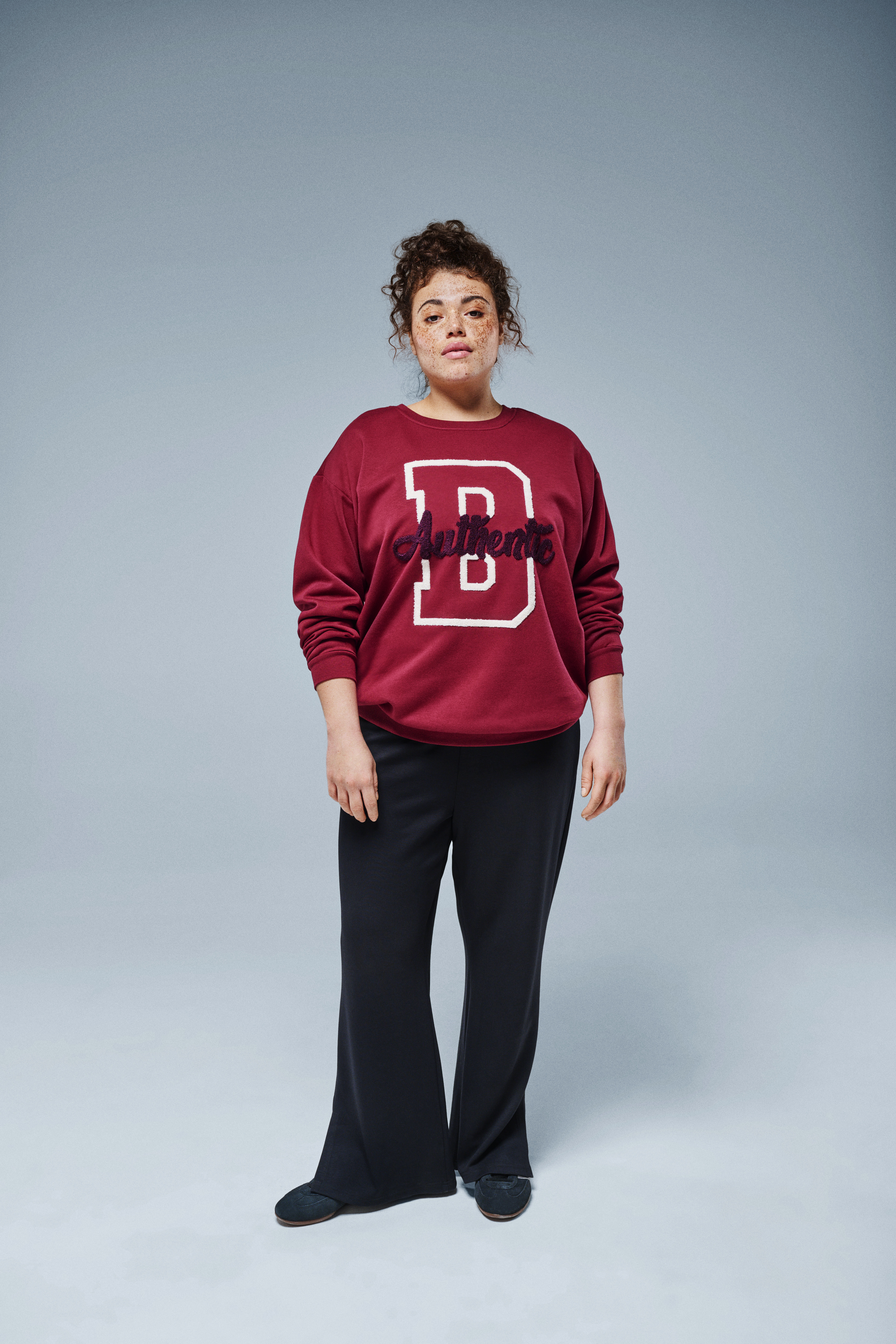 Zizzifashion Sweatshirt, , Model