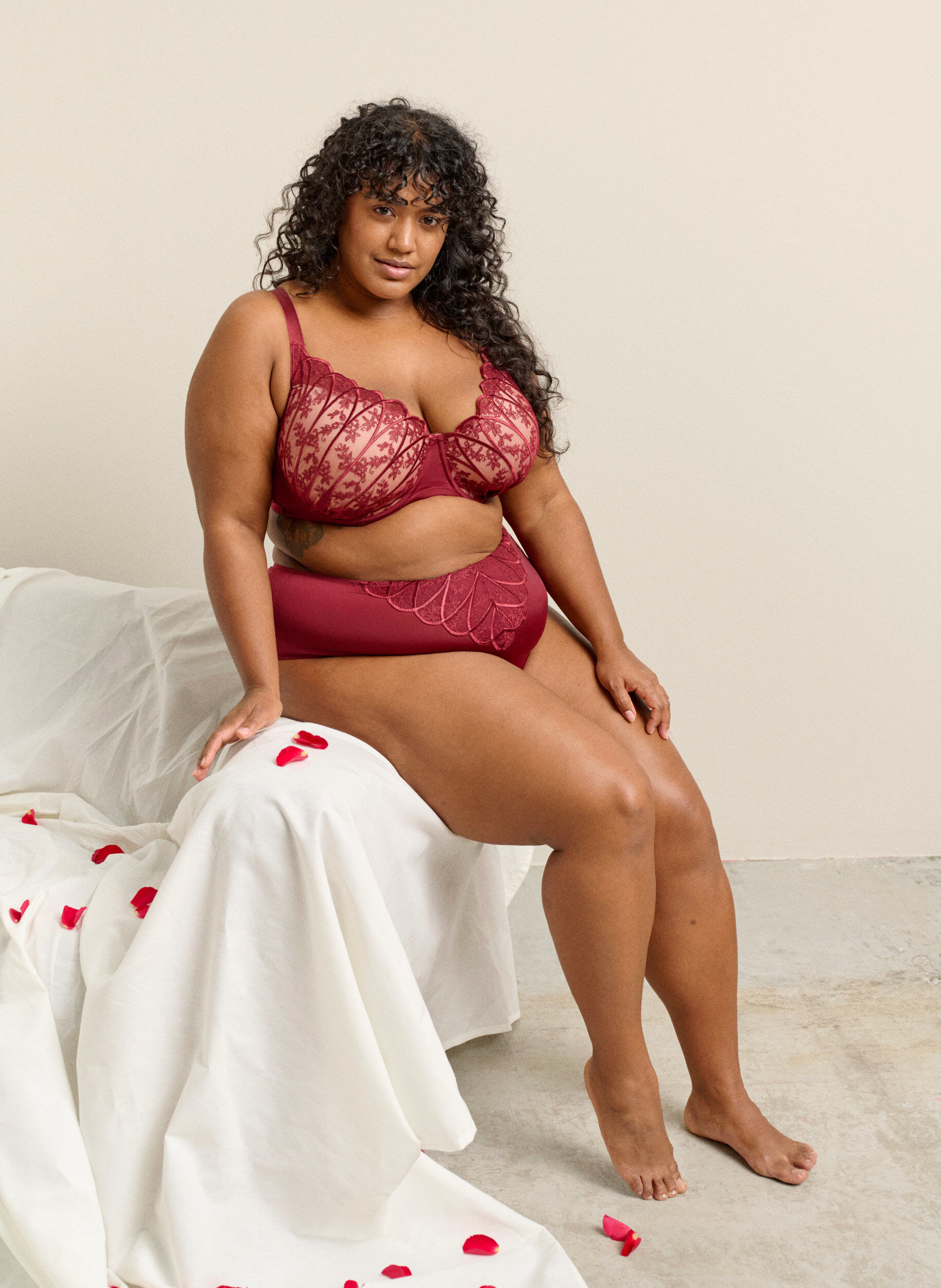 Zizzifashion Bra with embroidered lace and moulded cups, Dark Bordeaux, Image image number 0