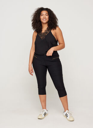 Close-fitting capri trousers in viscose blend, Black, Model image number 0