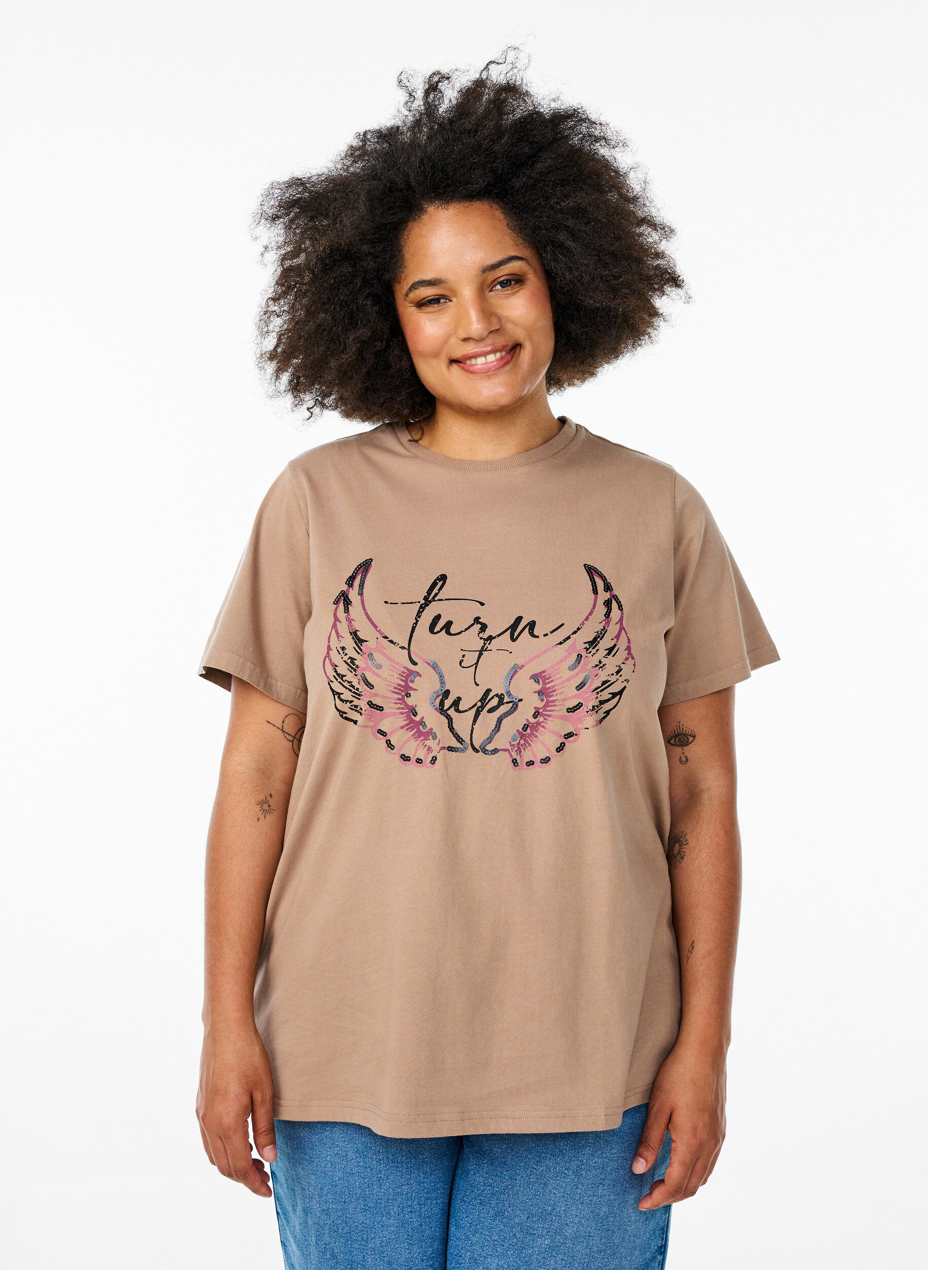 T-shirt in organic cotton with statement print, Beige, Model