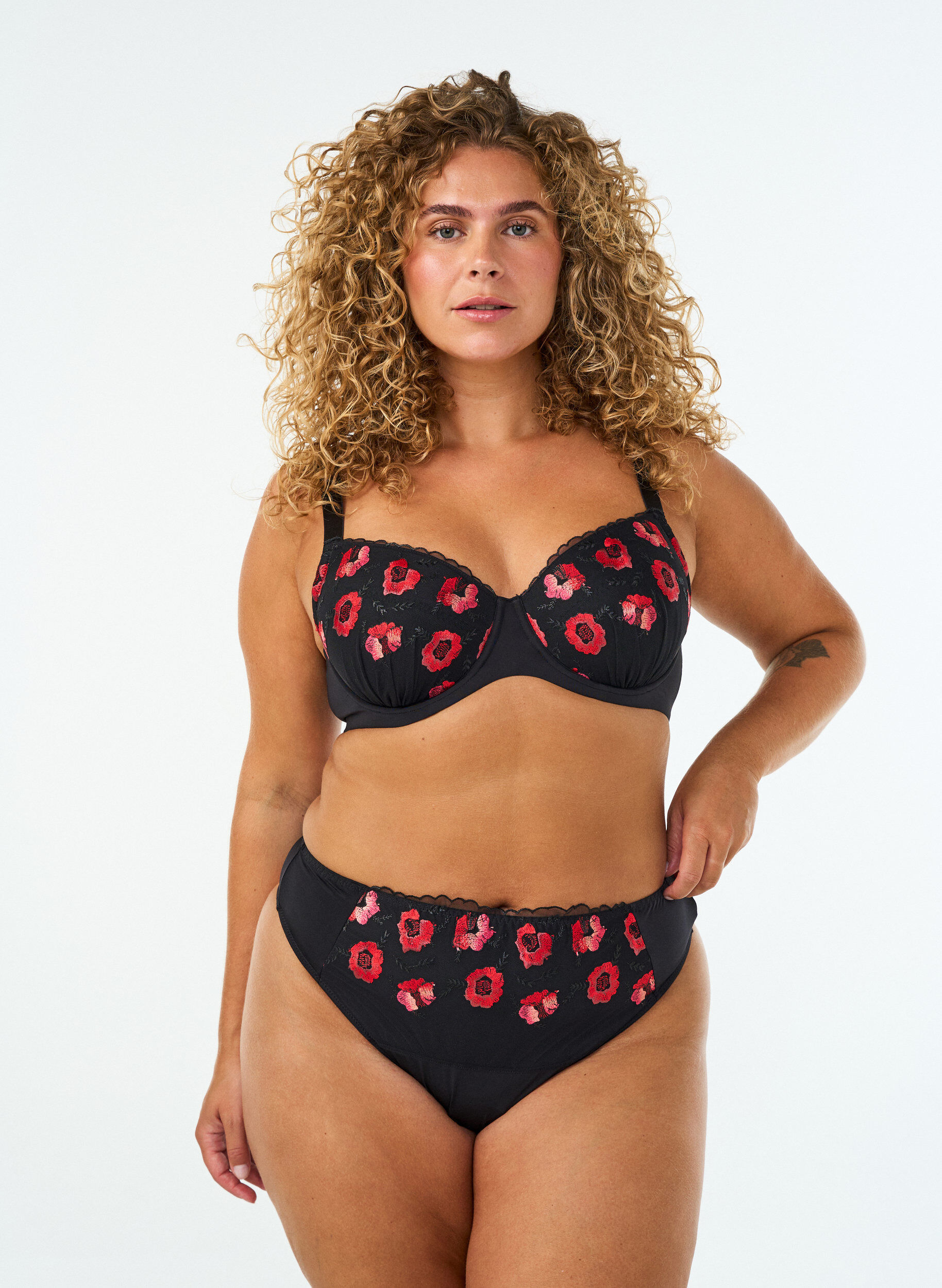 ZizzifashionPadded underwired bra with floral embroidery, Black, Model image number 1