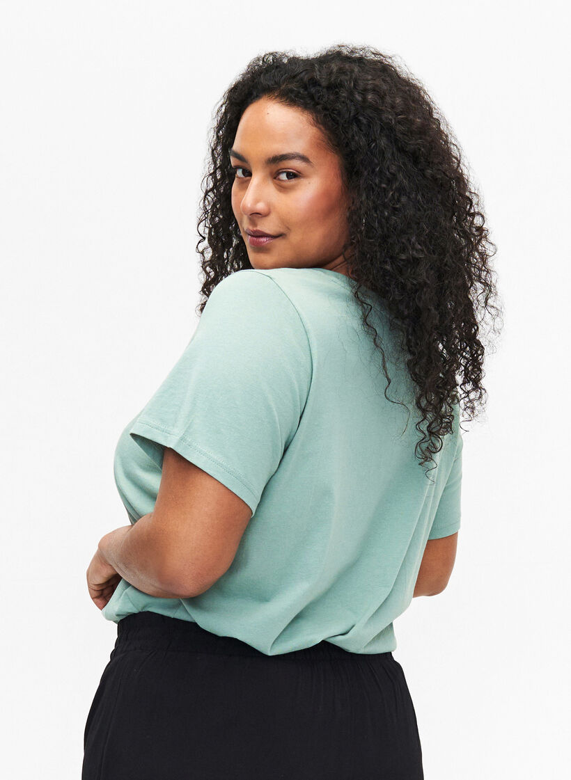 Cotton T-shirt with a motif, Ch. Green w. Face, Model image number 1