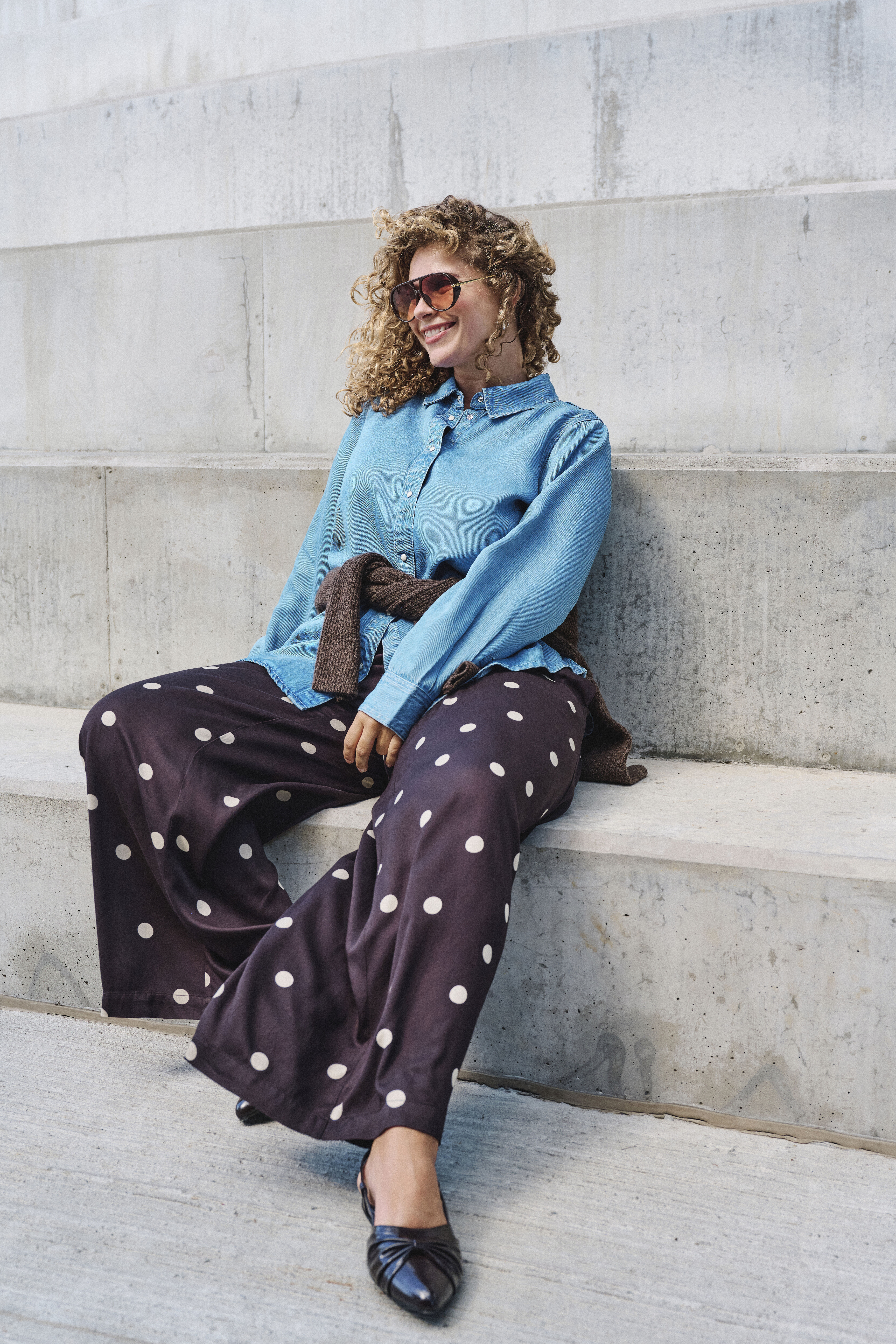 Relaxed dotted elegance, , Model