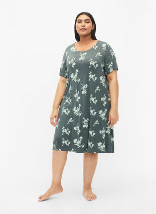 Short-sleeved viscose nightgown with print, Balsam Green AOP, Model image number 2