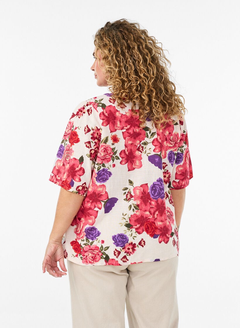 Short-sleeved cotton shirt with a V-neck, Red, Model image number 2