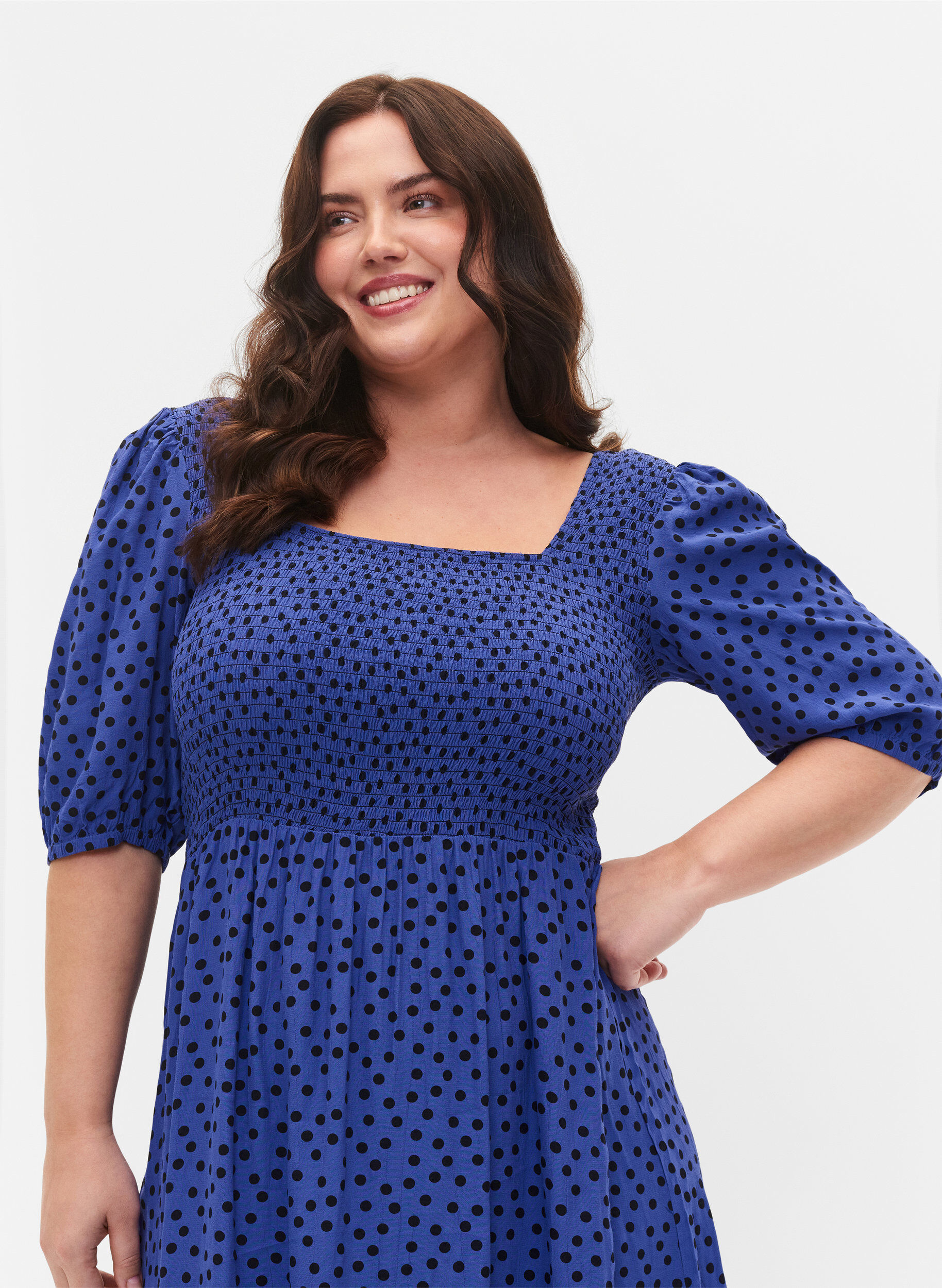 Zizzifashion Polka dotted viscose dress with smock, R.Blue w. Black Dot, Model image number 2