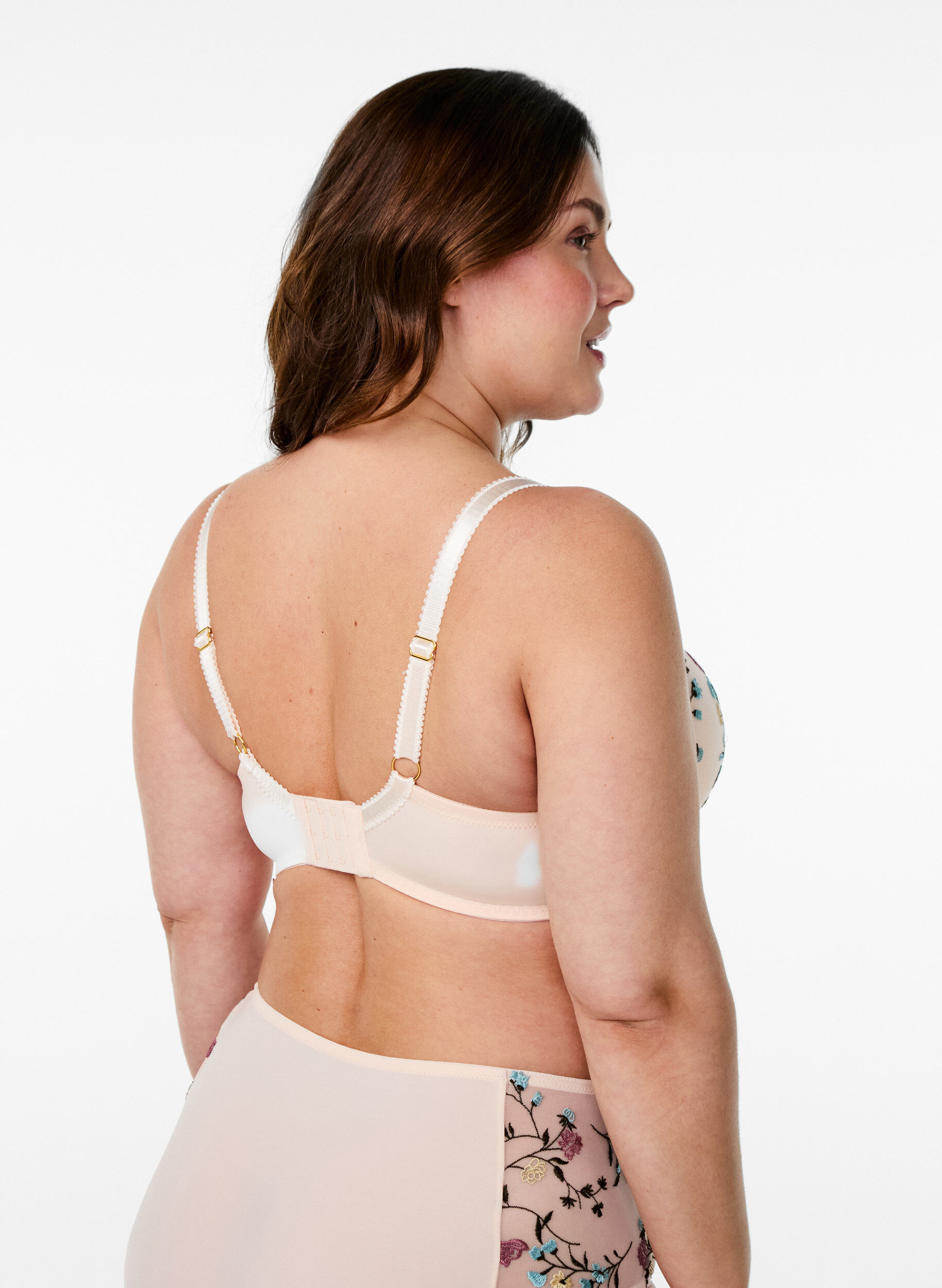 Zizzifashion Moulded bra with embroidered flowers, Rose, Model image number 2