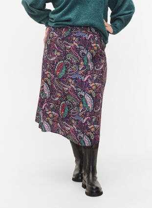 Viscose midi skirt in paisley print, Multi Paisley, Model image number 3