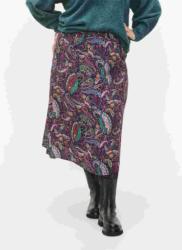 Viscose midi skirt in paisley print, Multi Paisley, Model image number 3