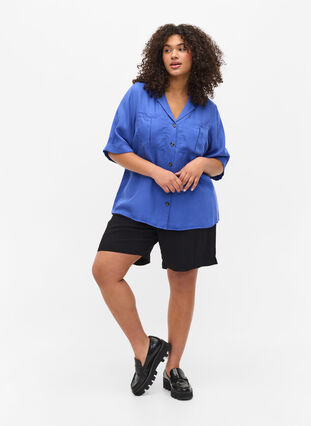 Short-sleeved shirt with chest pockets, Dazzling Blue, Model image number 2