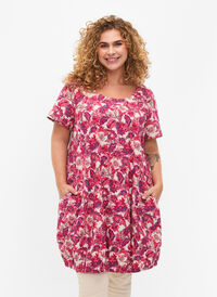 Short-sleeved, printed cotton dress, Raspberry S. Paisley, Model