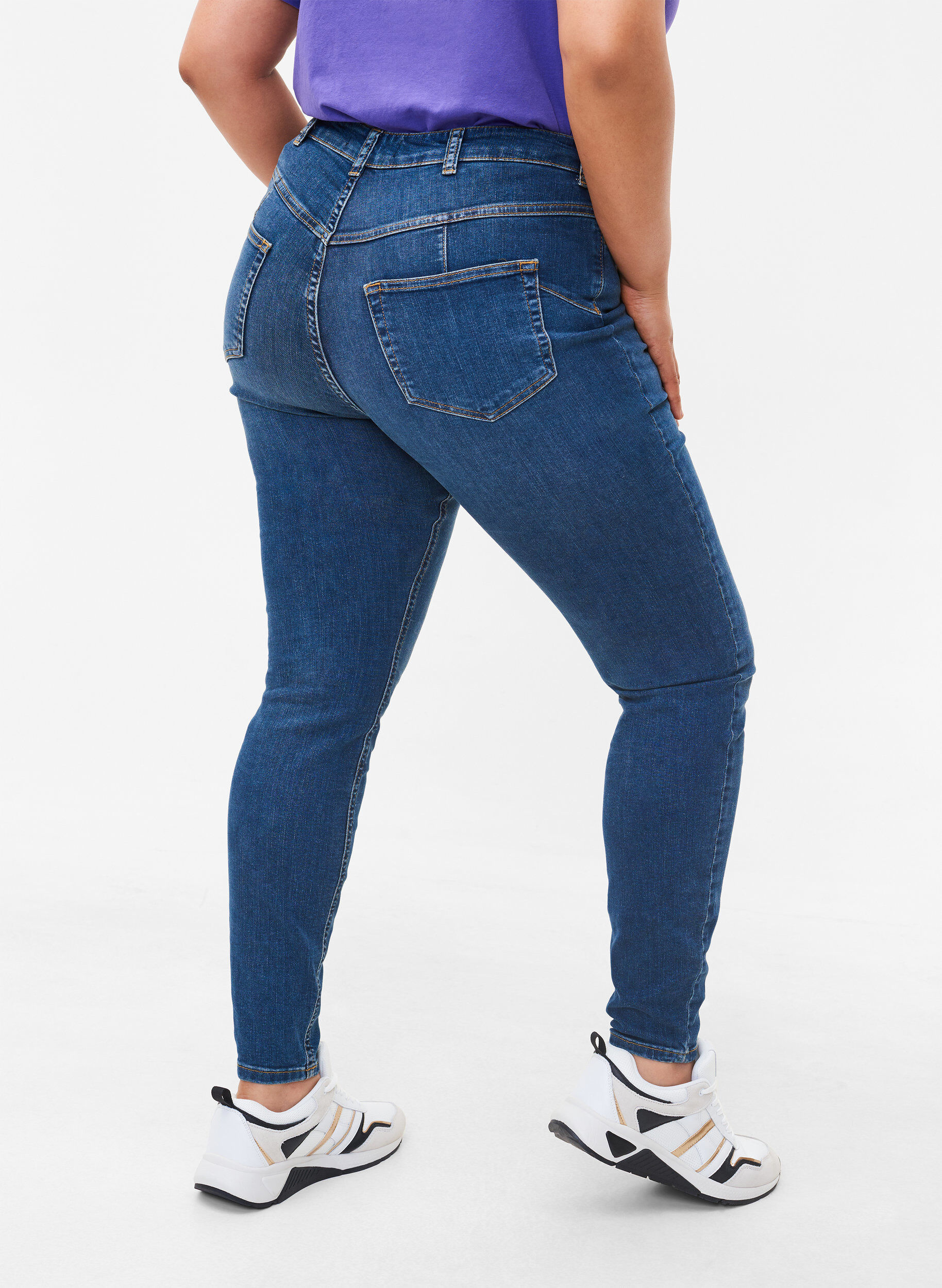 Zizzifashion High-waisted Amy jeans with push-up effect, Blue denim, Model image number 1