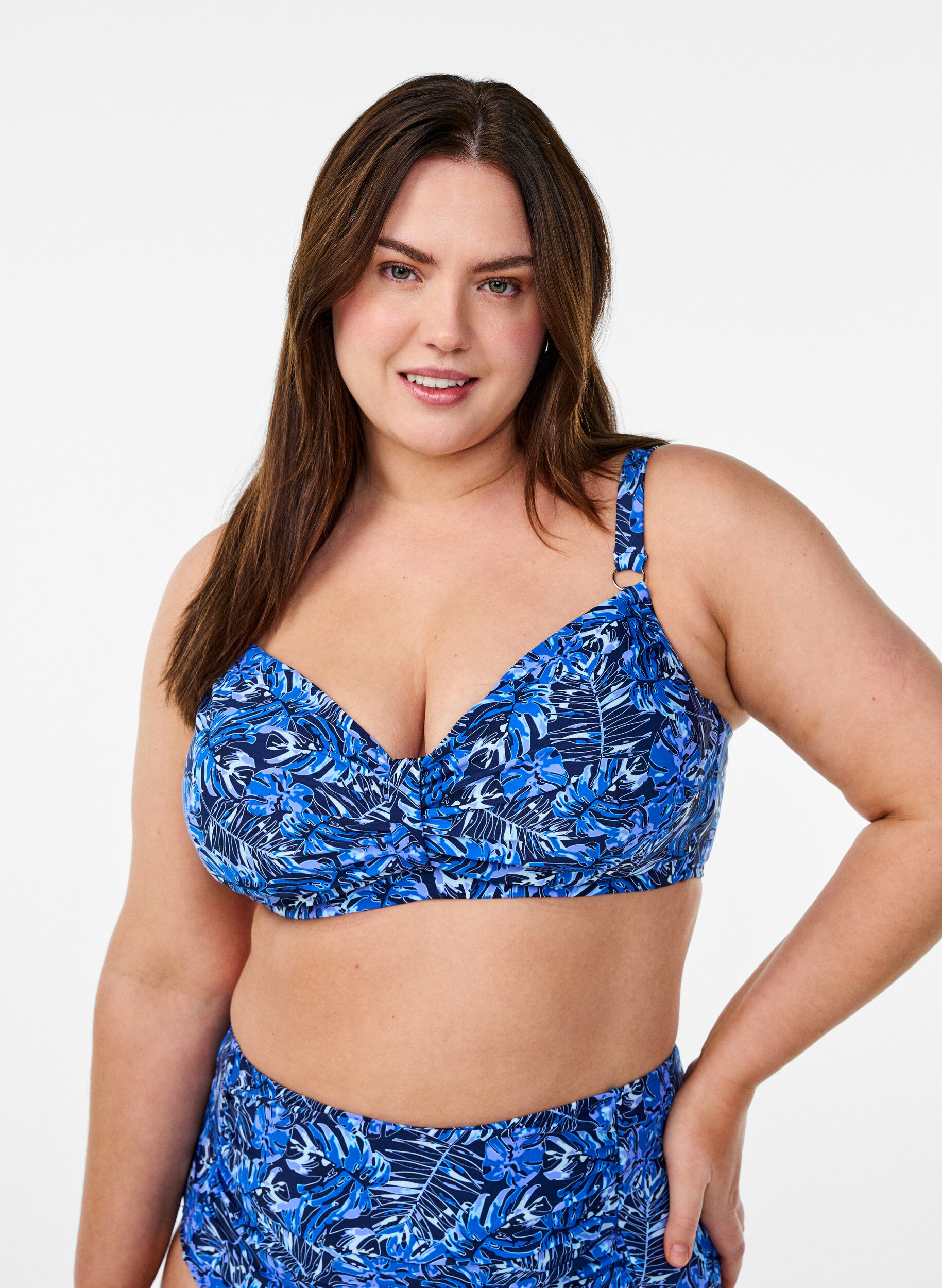 Bikini top with underwire and pattern, Blue, Model