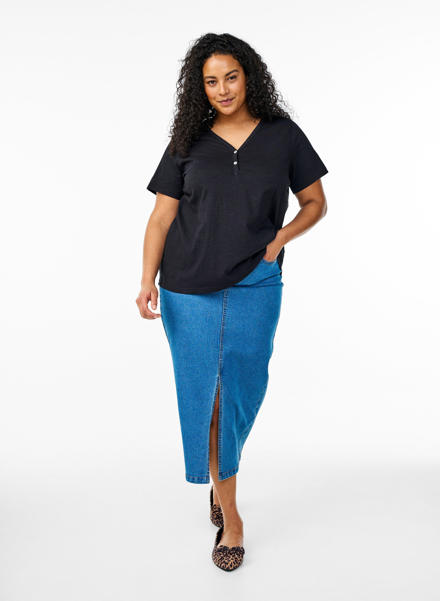 ZizzifashionT-shirt with button detail, Black, Model image number 1