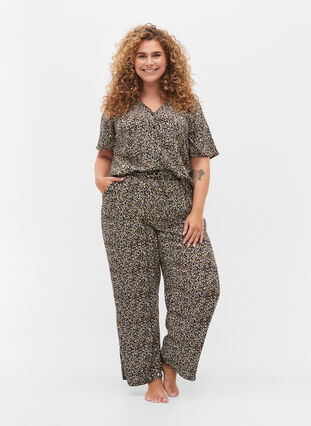 Loose viscose pyjama bottoms with print, Black Flower AOP, Model image number 0