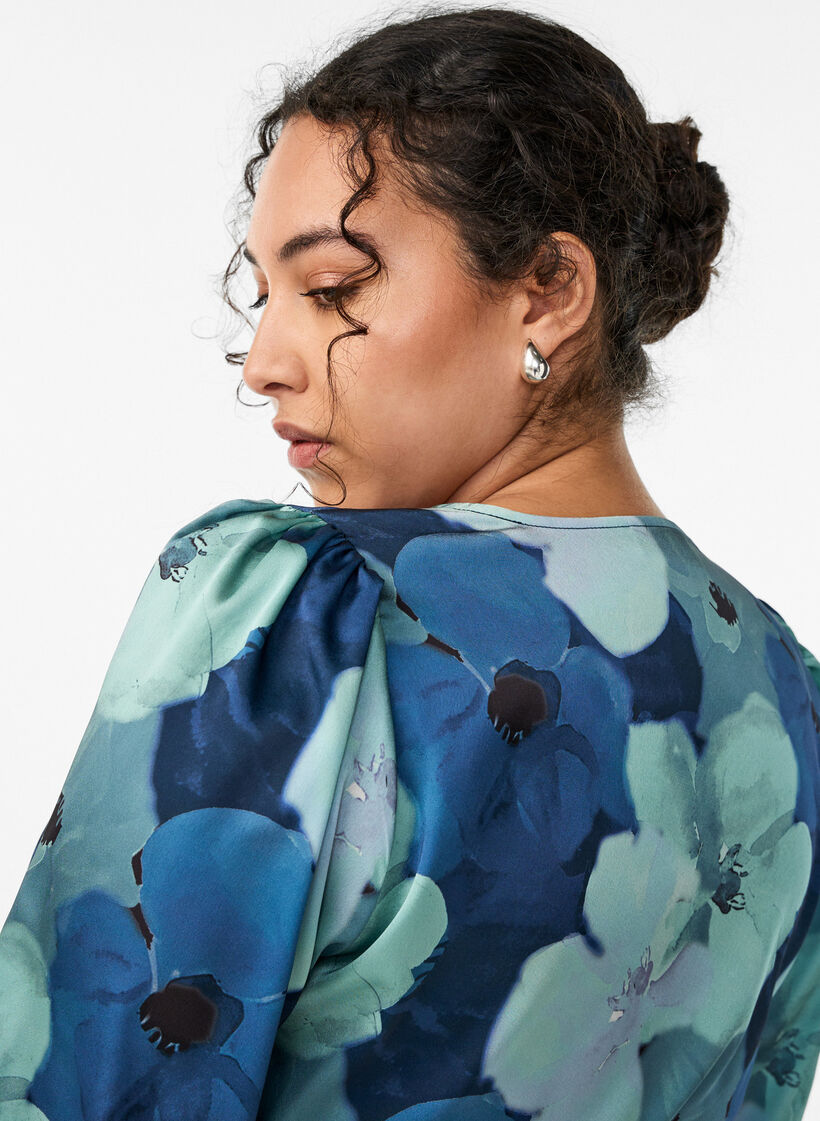 Floral wrap dress with 3/4 sleeves, Mixed colours, Model image number 3