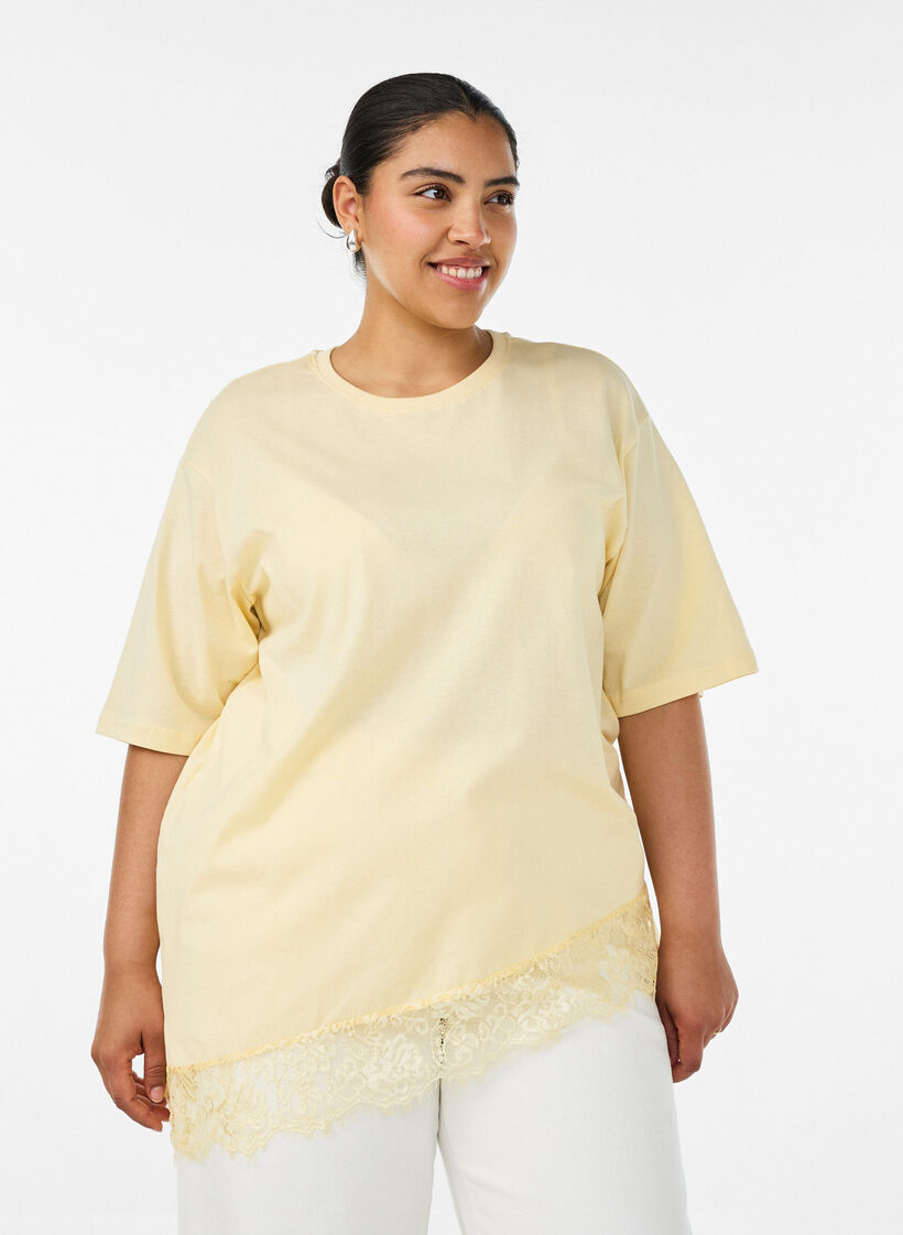 T-shirt with asymmetric lace hem, Yellow, Model image number 0