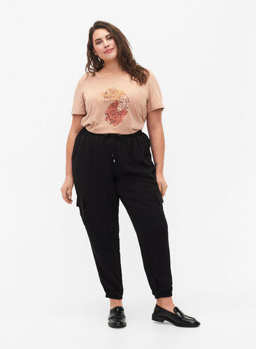 Loose cargo trousers in viscose, Black, Model image number 0