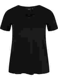 Basic t-shirt with v-neck