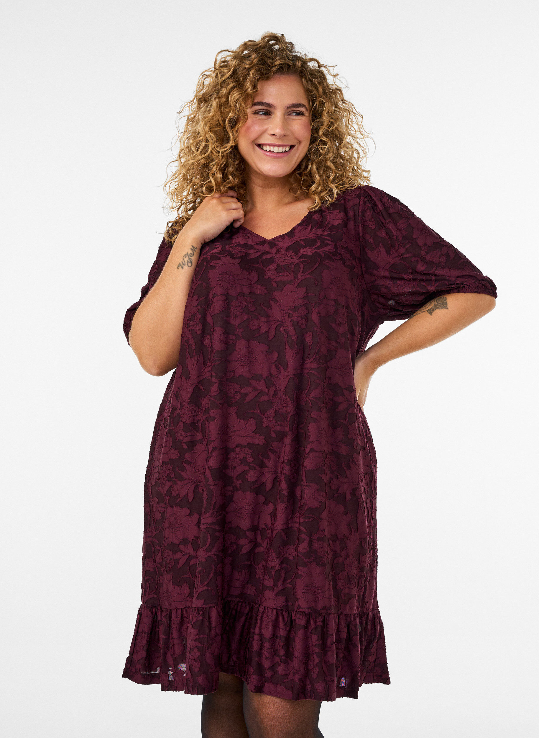 ZizzifashionDress with floral texture and ruffle hem, Red, Model image number 0