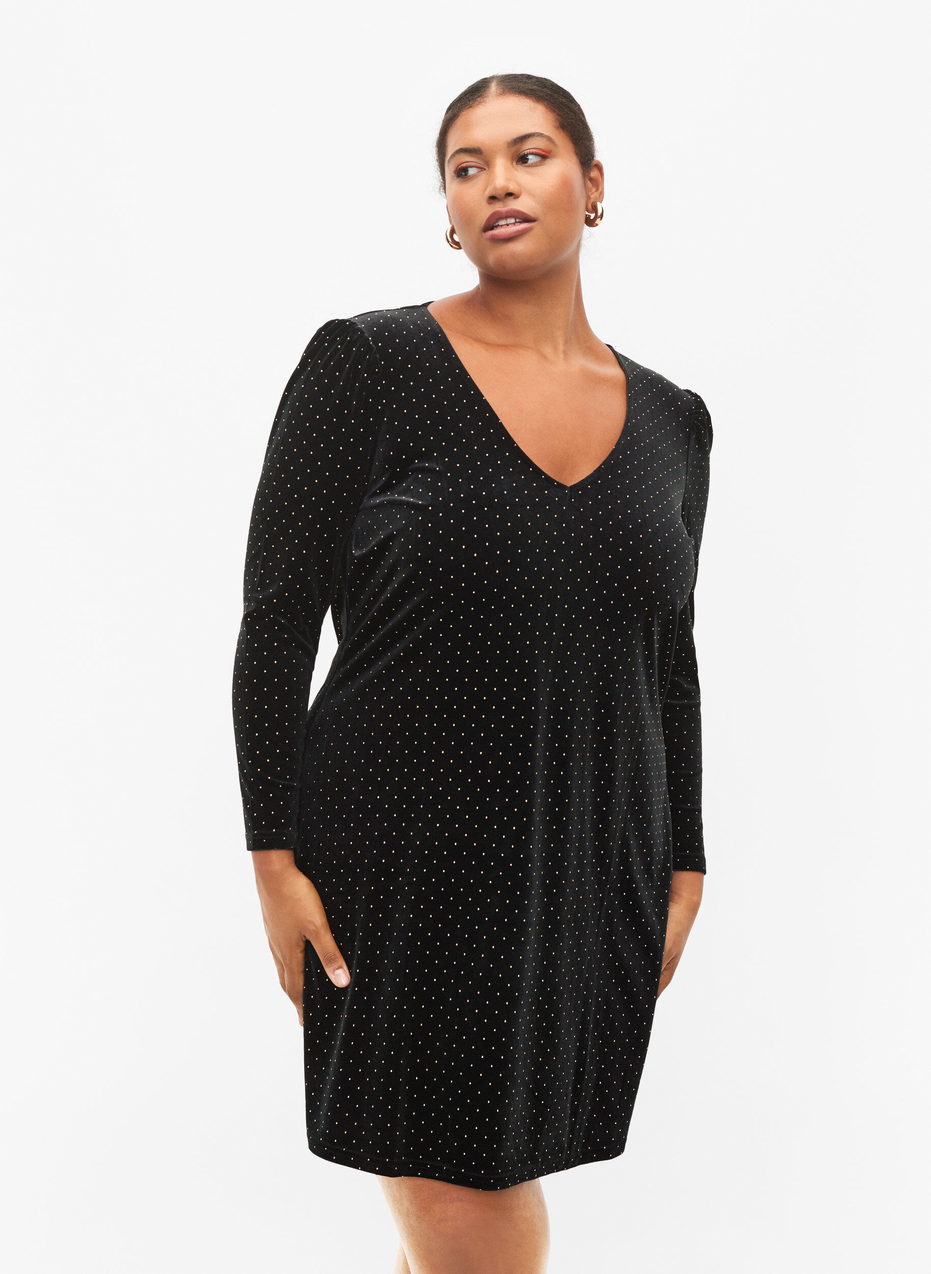 Long sleeve velvet dress with stones 