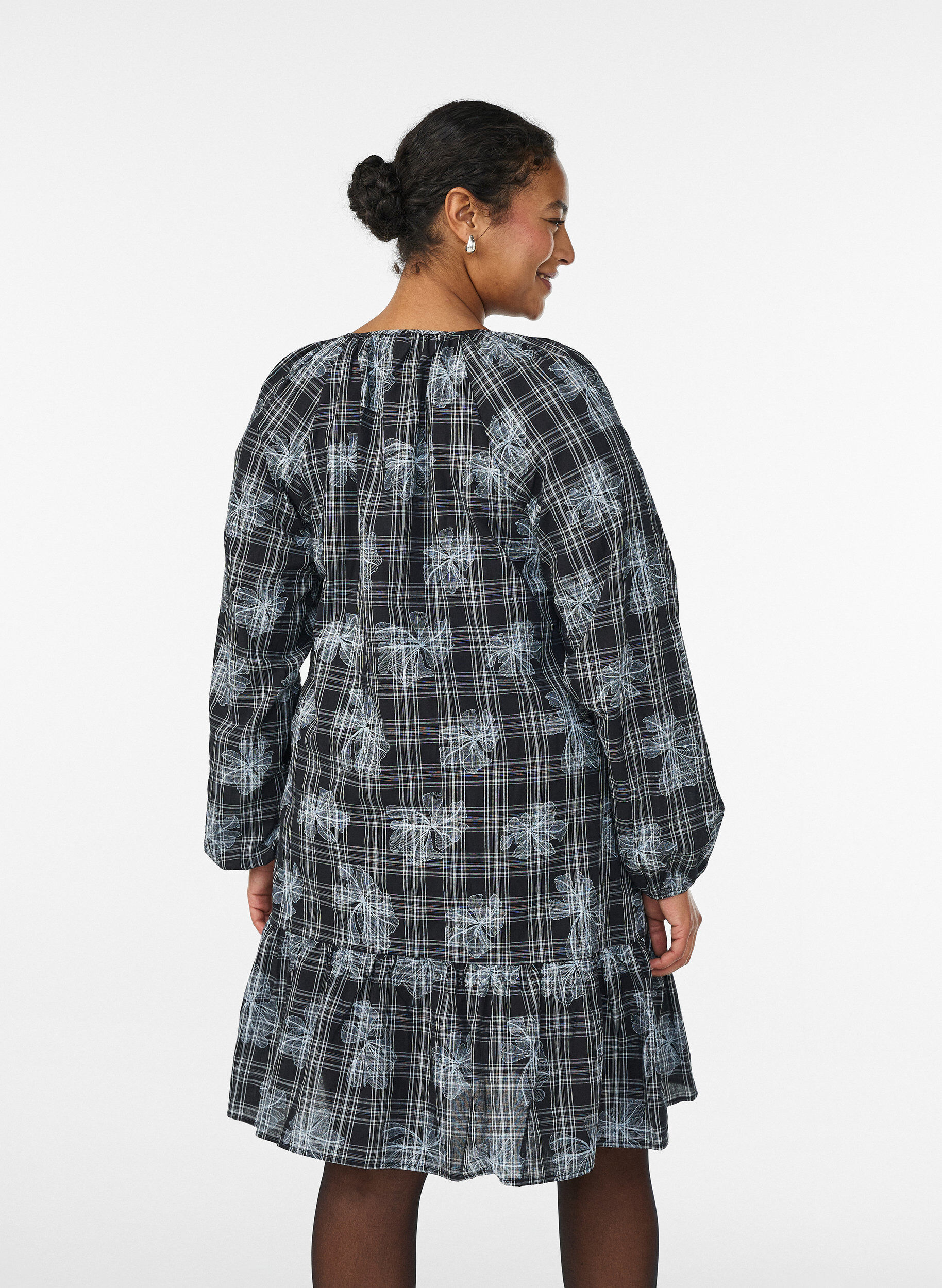 Zizzifashion Short dress with check and floral print, Black, Model image number 2