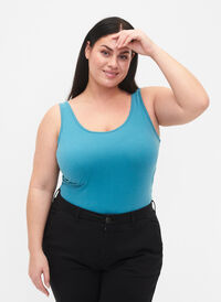 Cotton basic top, Brittany Blue, Model