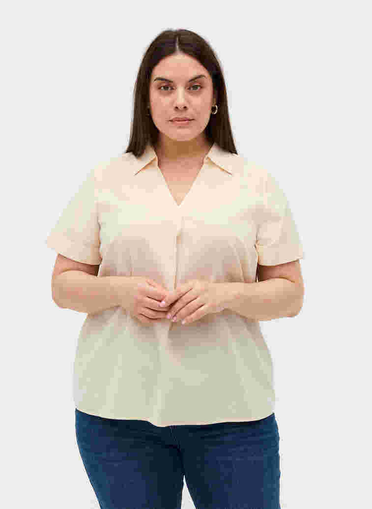 Short-sleeved cotton blouse with v-neck and collar, Mother Of Pearl, Model