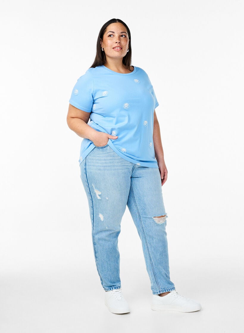 Mille Mom fit jeans with distress details, Light Blue, Model