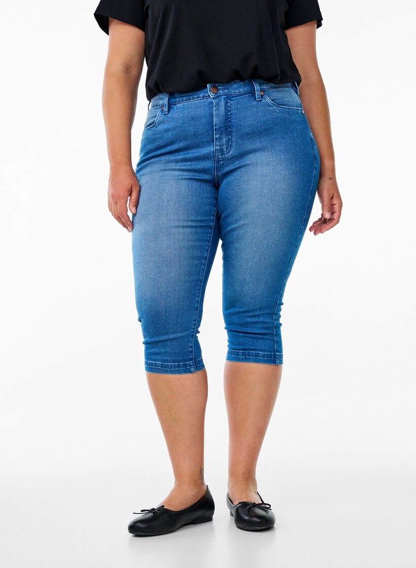 High waisted Amy capri jeans with super slim fit, Light Blue, Model image number 2